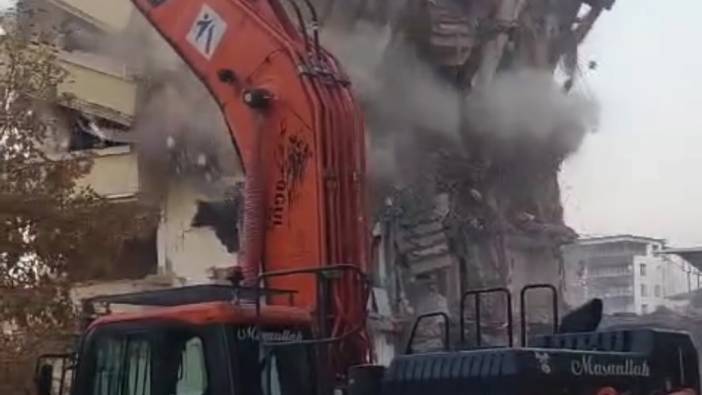 Gaziantep’te ağır hasarlı bina yıkım sırasında çöktü