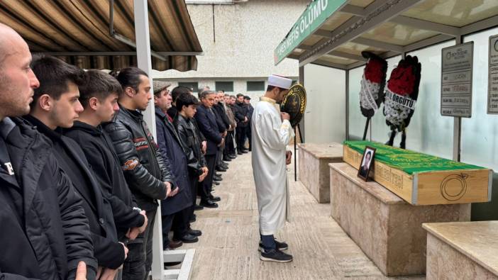 Karşıdan karşıya geçerken otomobil çarptı: Hayatını kaybetti