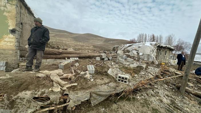 Muş'ta ahır çöktü: 30 küçükbaş hayvan telef oldu