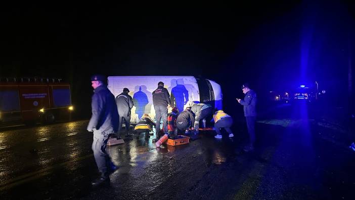 Devrilen minibüsün altında kaldı: Hayatını kaybetti