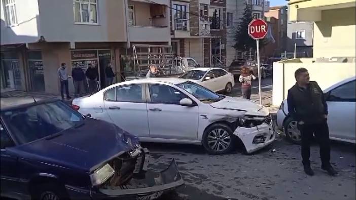 İstanbul Ümraniye'de kaza: 2 otomobil çarpıştı