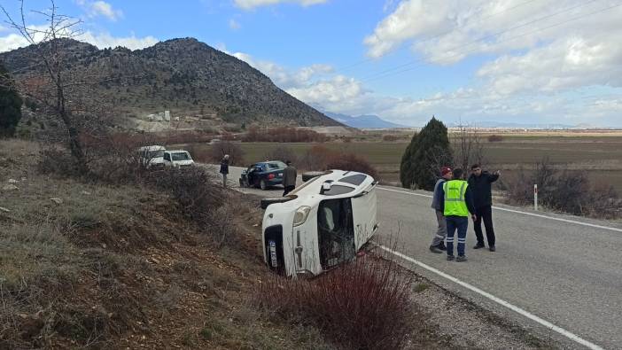 Konya'da hafif ticari araç otomobille çarpıştı: 1 yaralı