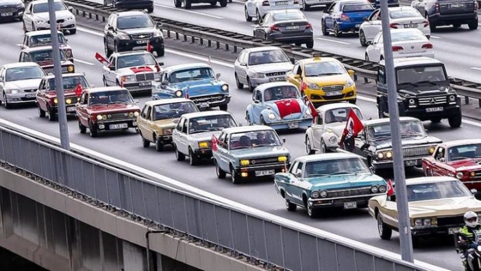 Klasik otomobillerden cumhuriyet konvoyu