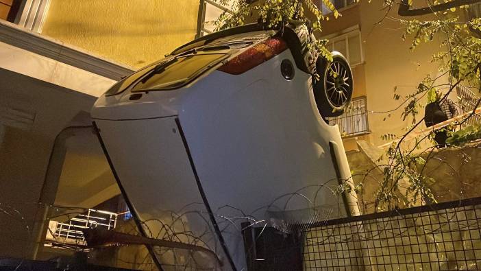 Beşiktaş'ta akılalmaz olay:  Park halindeki araç bahçeye uçtu