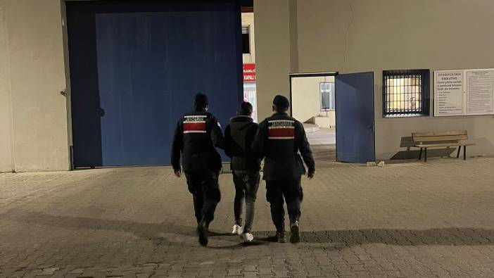 Hırsızlık suçundan aranan şahsı jandarma yakaladı