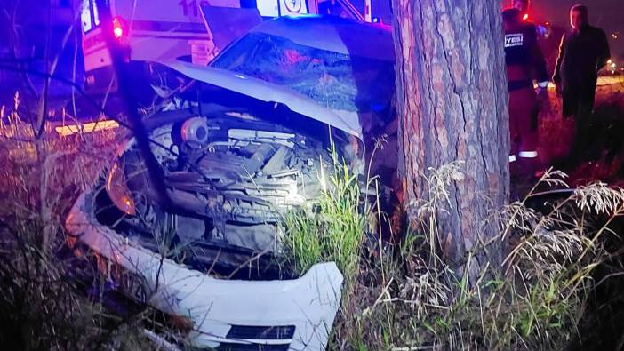 Araçta sıkışan sürücüyü itfaiye kurtardı