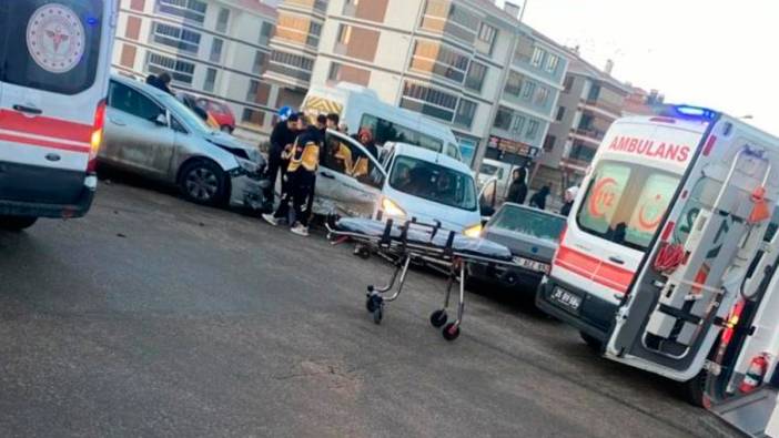 Eskişehir'de gizli buzlanma kaza getirdi! 3 araç bir birine girdi