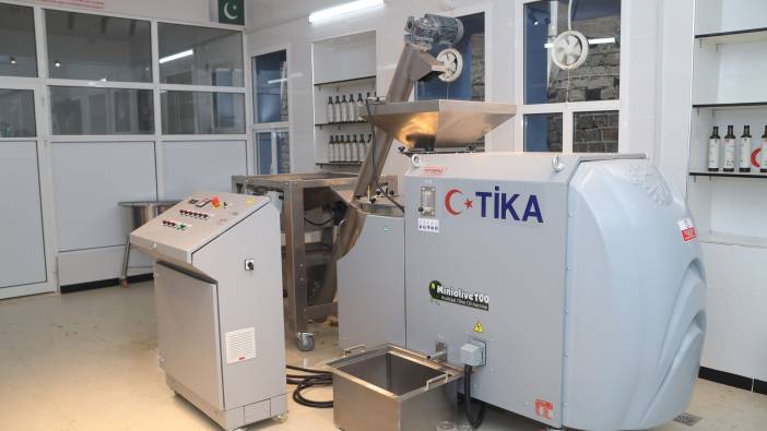 TİKA'dan bölgedeki çiftçilere destek! Pakistan'da zeytinyağı üretim ünitesi kurdu