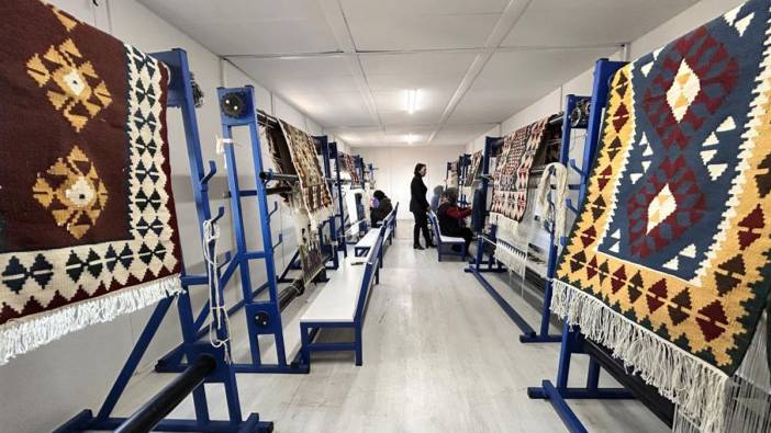 Depremzede kadınların Türk motifli halı ve kilimleri Japonya'ya satılıyor