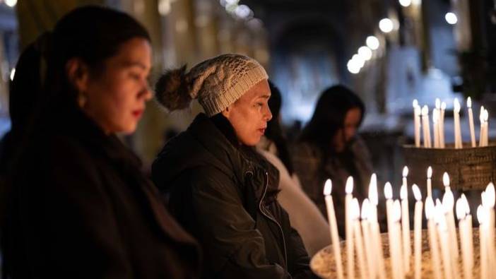 İstanbul'daki kiliselerde Noel ayini başladı