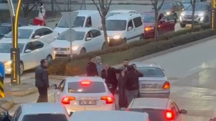 Akşam trafiğinde yumruklar havada uçuştu