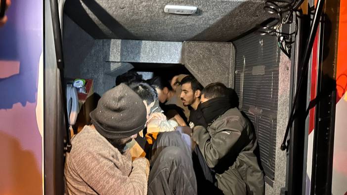 Amasya'da kaçak göçmen operasyonu! Yolcu otobüsünün yatak kısmında 9 kişi yakalandı