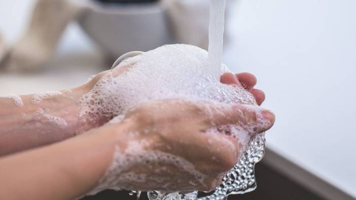 Uzman isimden uyarı! Salgını önlemede en önemli tedbir el yıkamak