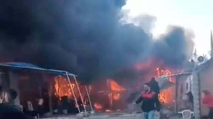 Hatay'da depremzedelerin kaldığı 4 konteyner küle döndü