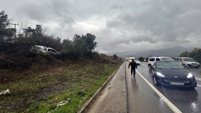 Otomobile çarpmamak için manevra yaptı: Yola savrularak yaralandı