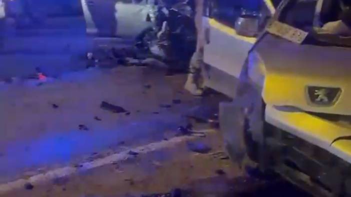 Mardin'de hafif ticari araç ile otomobil çarpıştı: 6 kişi yaralandı