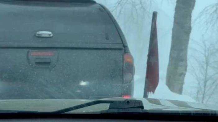 Düzce'de Off-Road tutkunları takdir topladı! Türk Bayrağı'nın kirlenmemesi için örnek davranış