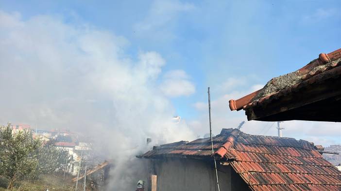 Uşak'ta yangın! Müstakil ev küle döndü