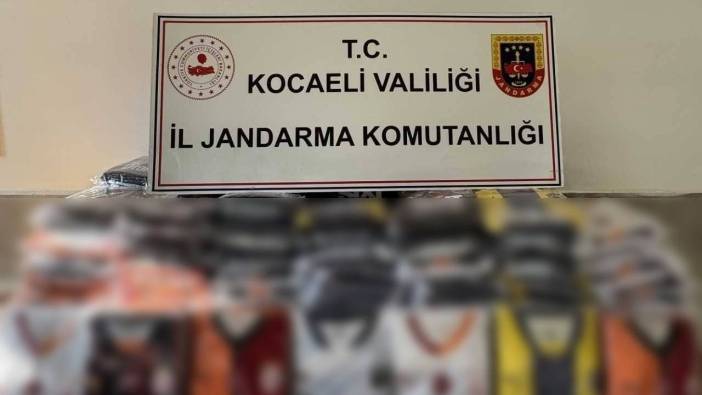 Kocaeli'de kaçakçılık operasyonu! Binlerce futbol takımı forması ele geçirildi