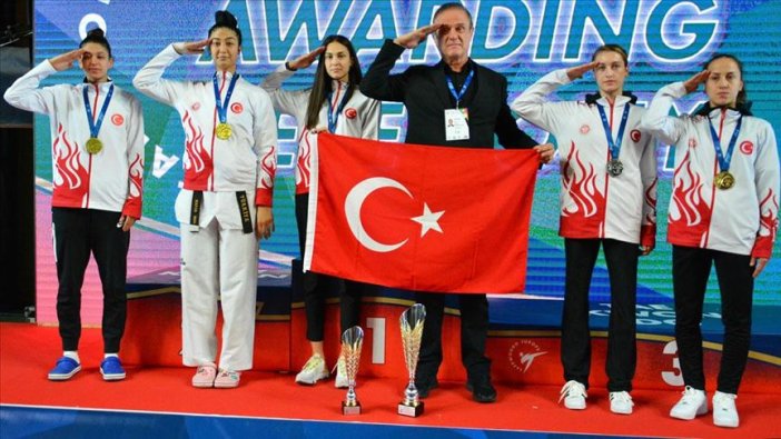 Tatamide gurur kaynağı kadın tekvandocular