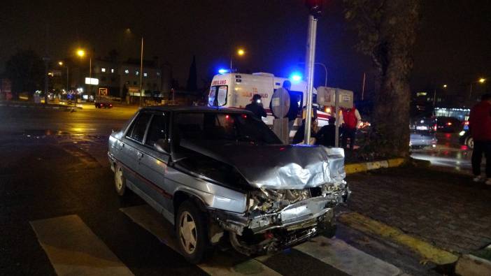 Hurdaya dönen araçlardan sağ çıktılar : Antalya'da tüyler ürperten kaza