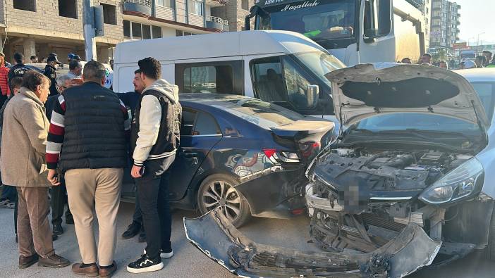 Hatay’da freni patlayan hafriyat kamyonu 5 aracı biçti: 3 yaralı