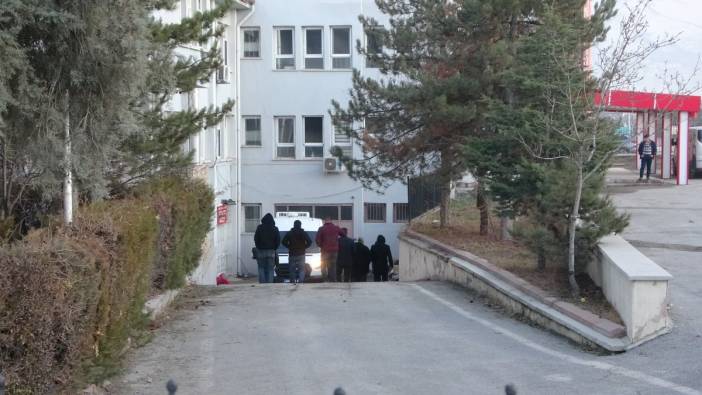 Misafirliğe geldiği evde yaşlı kadını bıçaklayarak öldürdü