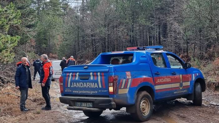 Yalova'da ormanda araçları çamura saplanan 2 kişi kurtarıldı