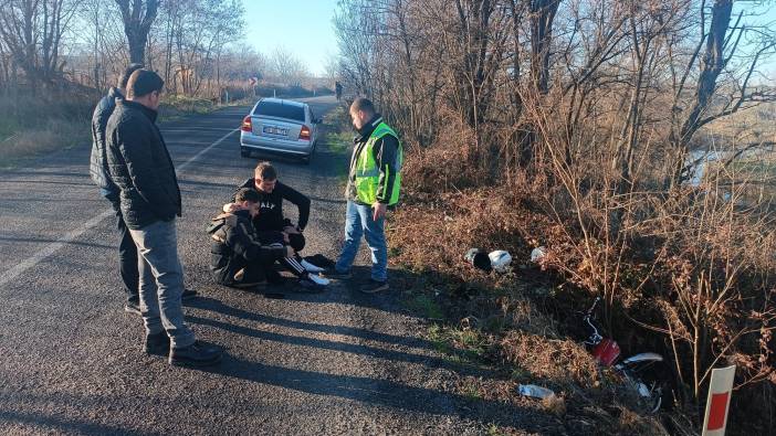 Virajı alamayan motosiklet sürücüsü kaza yaptı: 2 yaralı