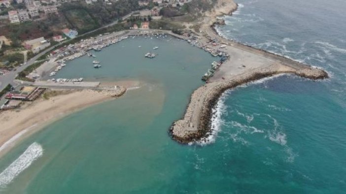Karaburun'da denizde kum hırsızlığı iddiası