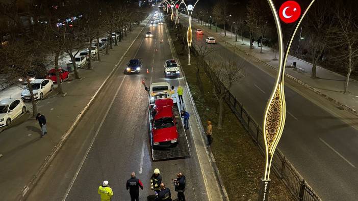 Yozgat’ta kontrolden çıkan otomobil üst geçide çarptı: 4 yaralı