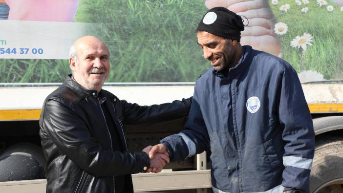 Belediye işçisinden örnek davranış! Çöpte bulduğu para dolu cüzdanı sahibine teslim etti