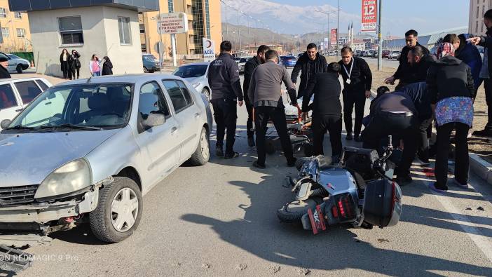 Otomobille çarpışan motosikletin sürücüsü ağır yaralandı