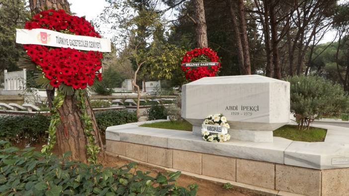 Abdi İpekçi, vefatının yıl dönümünde kabri başında anıldı