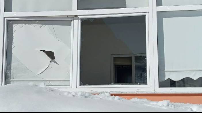 Sis Dağı'nda yiyecek bulamayan ayılar evlere zarar verdi