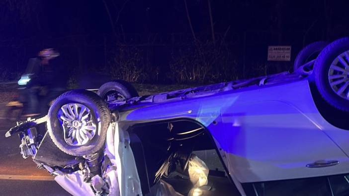 Yalova'da minibüse çarpan otomobil takla attı