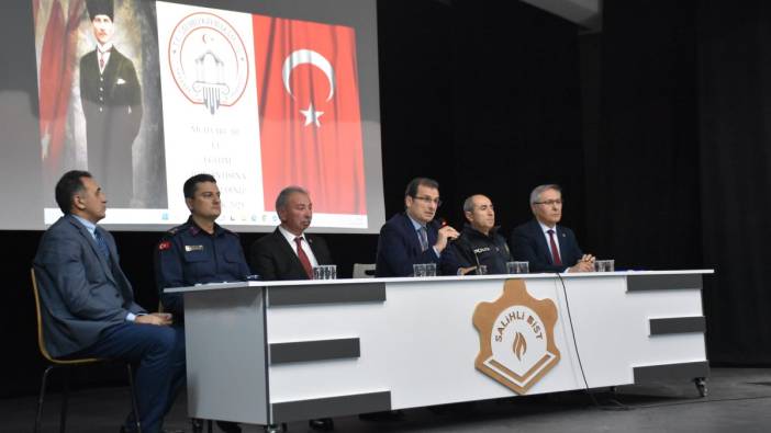 Salihli’de ikinci dönem eğitim-öğretim değerlendirme toplantısı