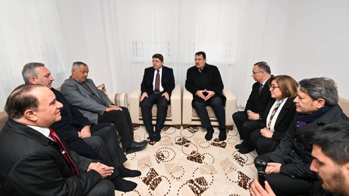 Bakan Tunç, Nurdağı'nda depremzede ailelerle bir araya geldi