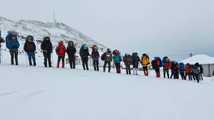 Süphan Dağı’nda 35 dağcı zirveyi göremeden döndü