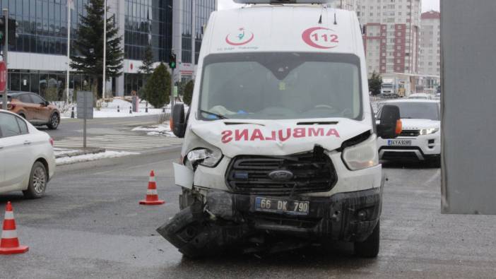 Yozgat’ta ambulans ile otomobil birbirine girdi! Kazada 2 kişi yaralandı