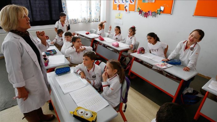 Yarım asırdır öğretmenlik yapıyor