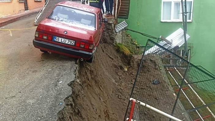 Samsun'da istinat duvarı çöktü! Sokak trafiğe kapatıldı