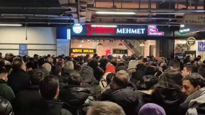 İstanbul’da metrolarda insan seli! Vatandaşlar eve dönüşte zorlandı