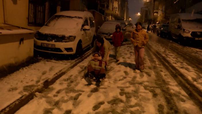 Sancaktepe’ de çocuklar karın keyfini çıkardı