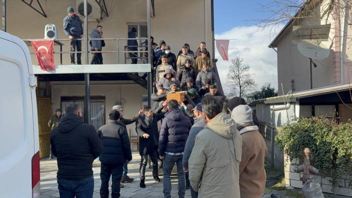 Düzce'de aracın önüne çıkan küçük çocuğa babasının kullandığı araç çarptı