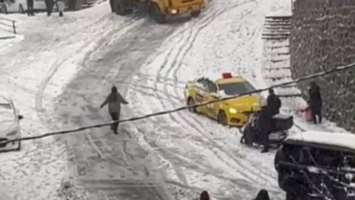 Kağıthane’de yokuştan kayan araç, dereye uçmaktan son anda kurtuldu