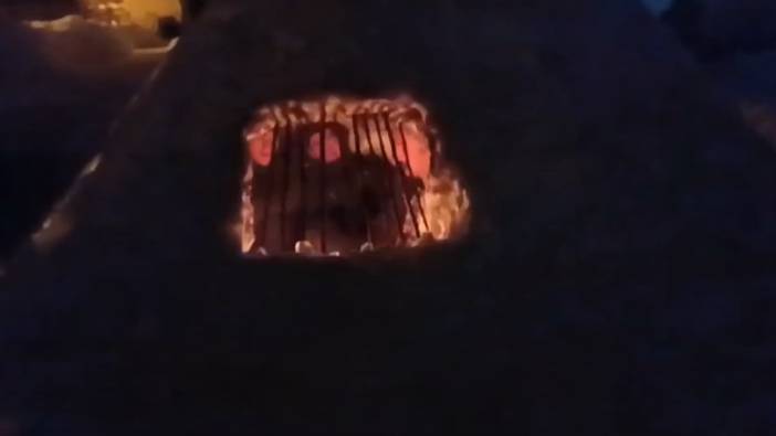 Kardan ev yapıp içinde ateş yaktılar