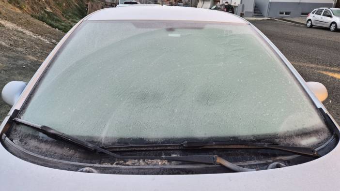 Tekirdağ'da hava sıcaklığı düştü! Araçlar buz tuttu