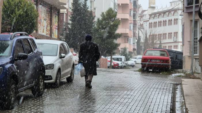 Tekirdağ'da kar yağışı başladı! Vatandaşlar hazırlıksız yakalandı