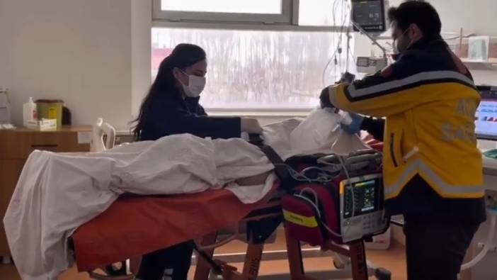Bitlis'te hava ambulansı 90 yaşındaki hasta için havalandı